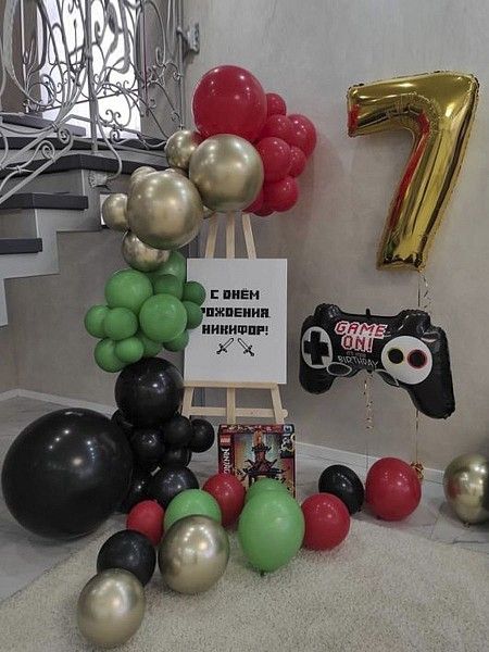 Фотозона из шаров с мольбертом №5